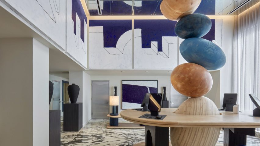 Jan Hendzel unveils towering timber sculpture for entrance of Hotel Park Ave