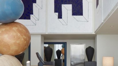 Jan Hendzel unveils towering timber sculpture for entrance of Hotel Park Ave