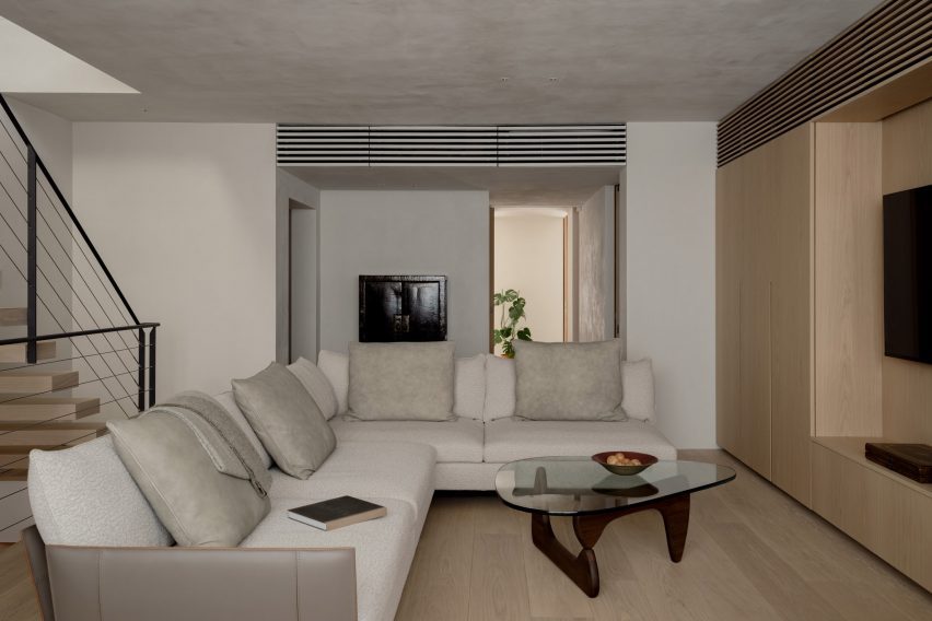 House in Minami-Azabu by Keiji Ashizawa