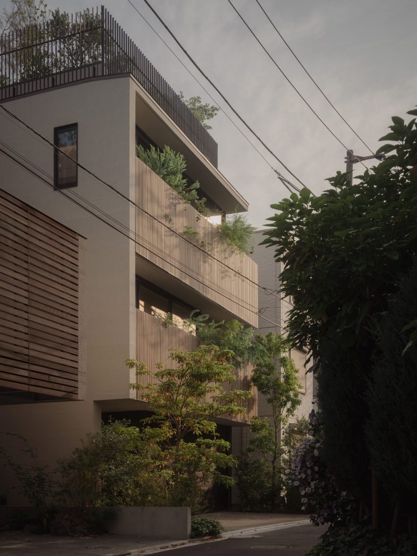 House in Minami-Azabu by Keiji Ashizawa