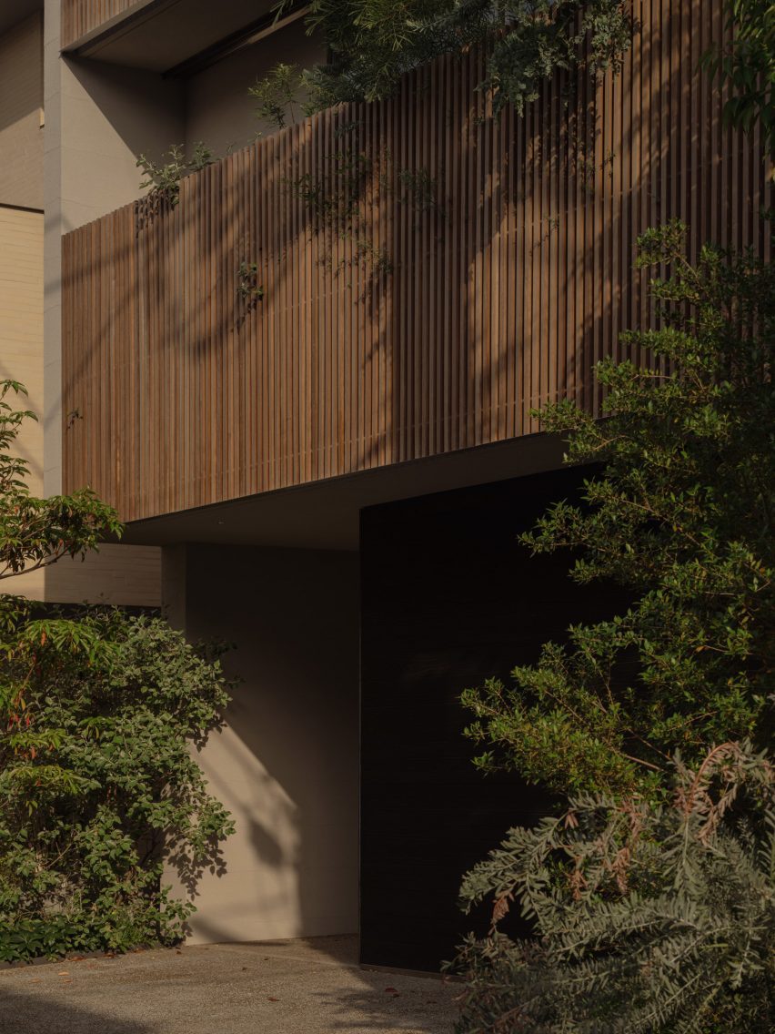 House in Minami-Azabu by Keiji Ashizawa