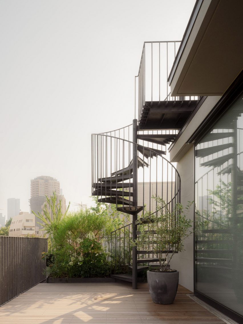 House in Minami-Azabu by Keiji Ashizawa