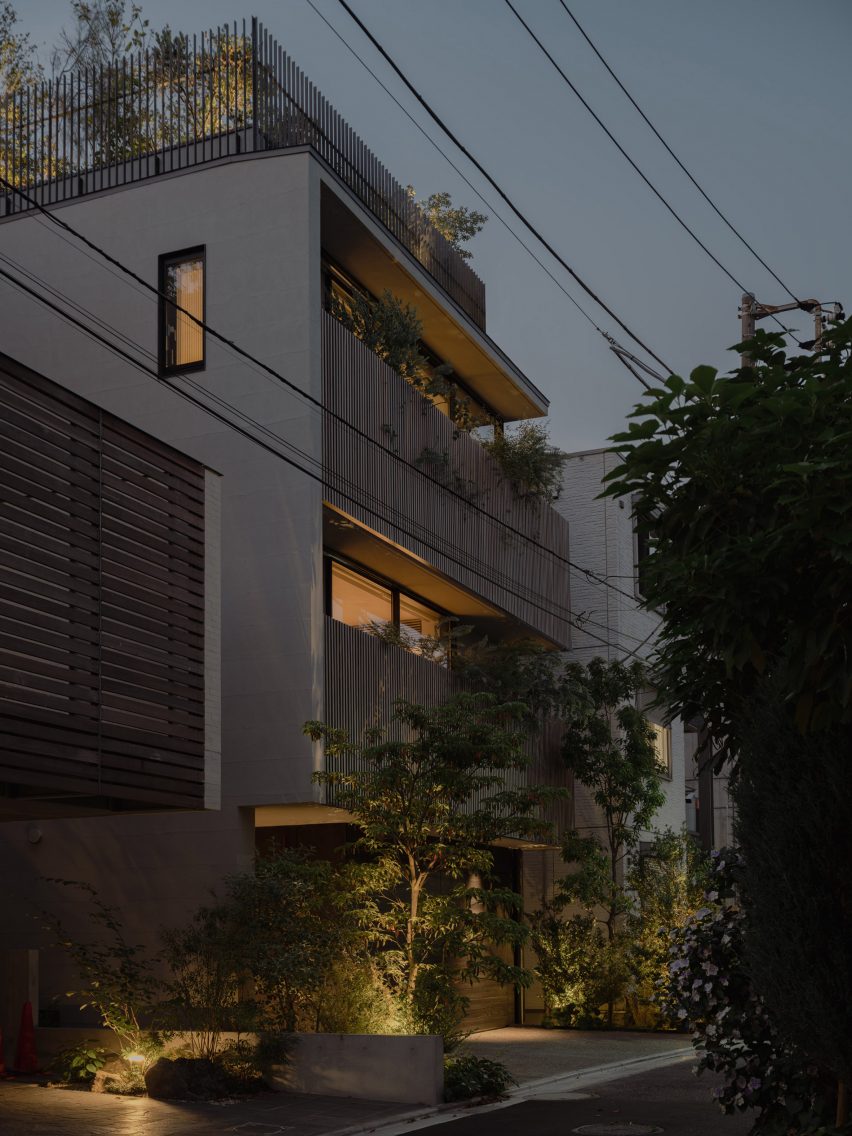 House in Minami-Azabu by Keiji Ashizawa