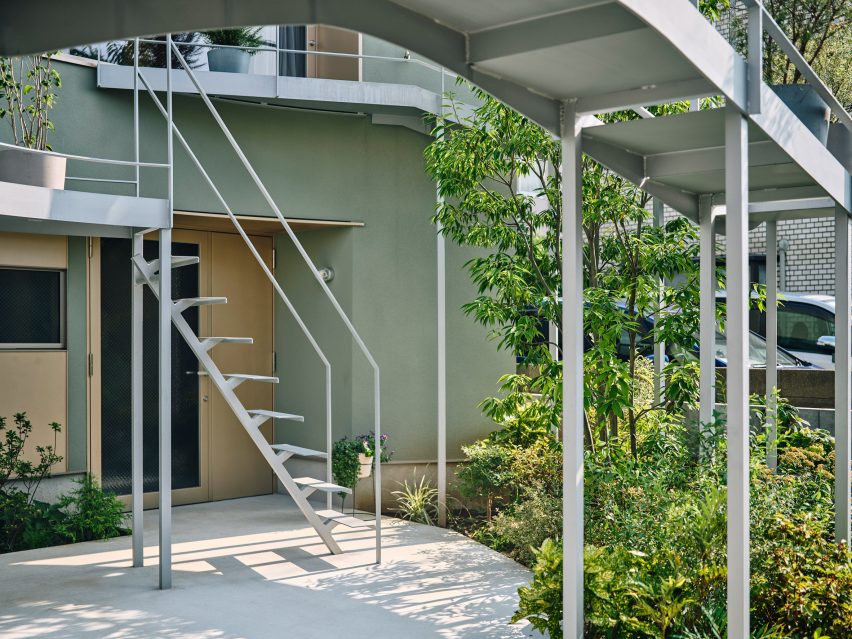 House in Nakano by HOAA