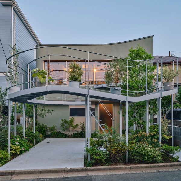 House in Nakano by HOAA