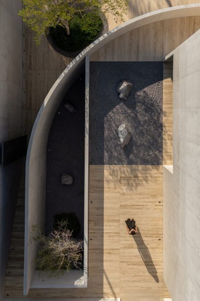 Elevated terrace