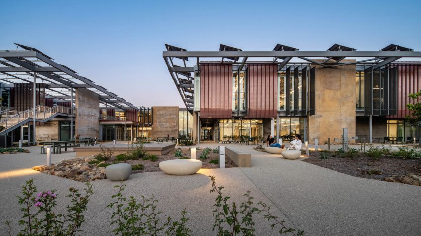 Malibu High School by Koningeizenbeg Architecture