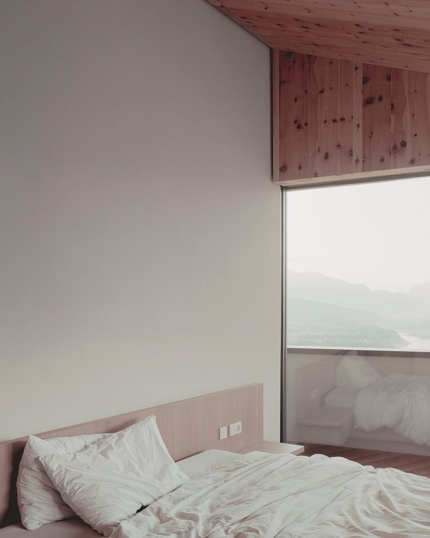 Hometown House by MoDusArchitects