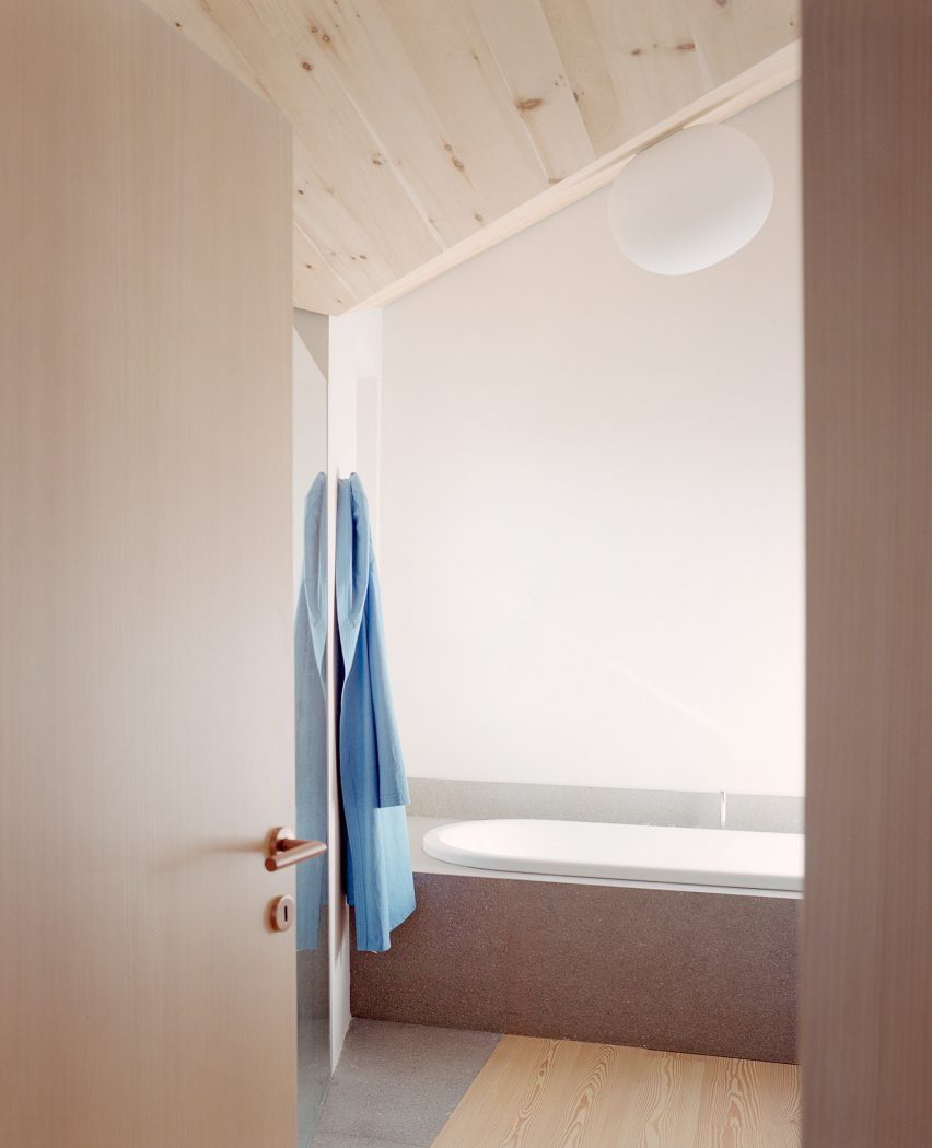 Hometown House by MoDusArchitects