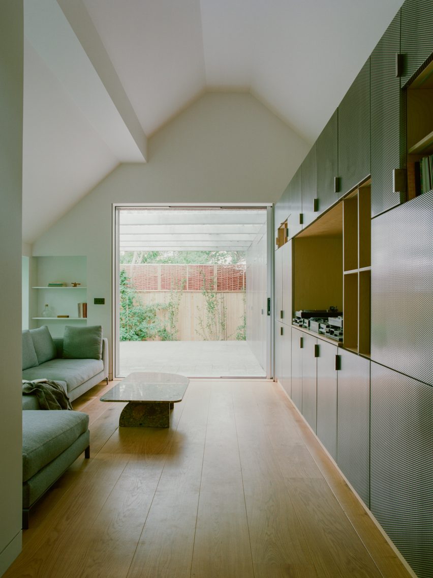 Exeter Road Pavilion by Neiheiser Argyros