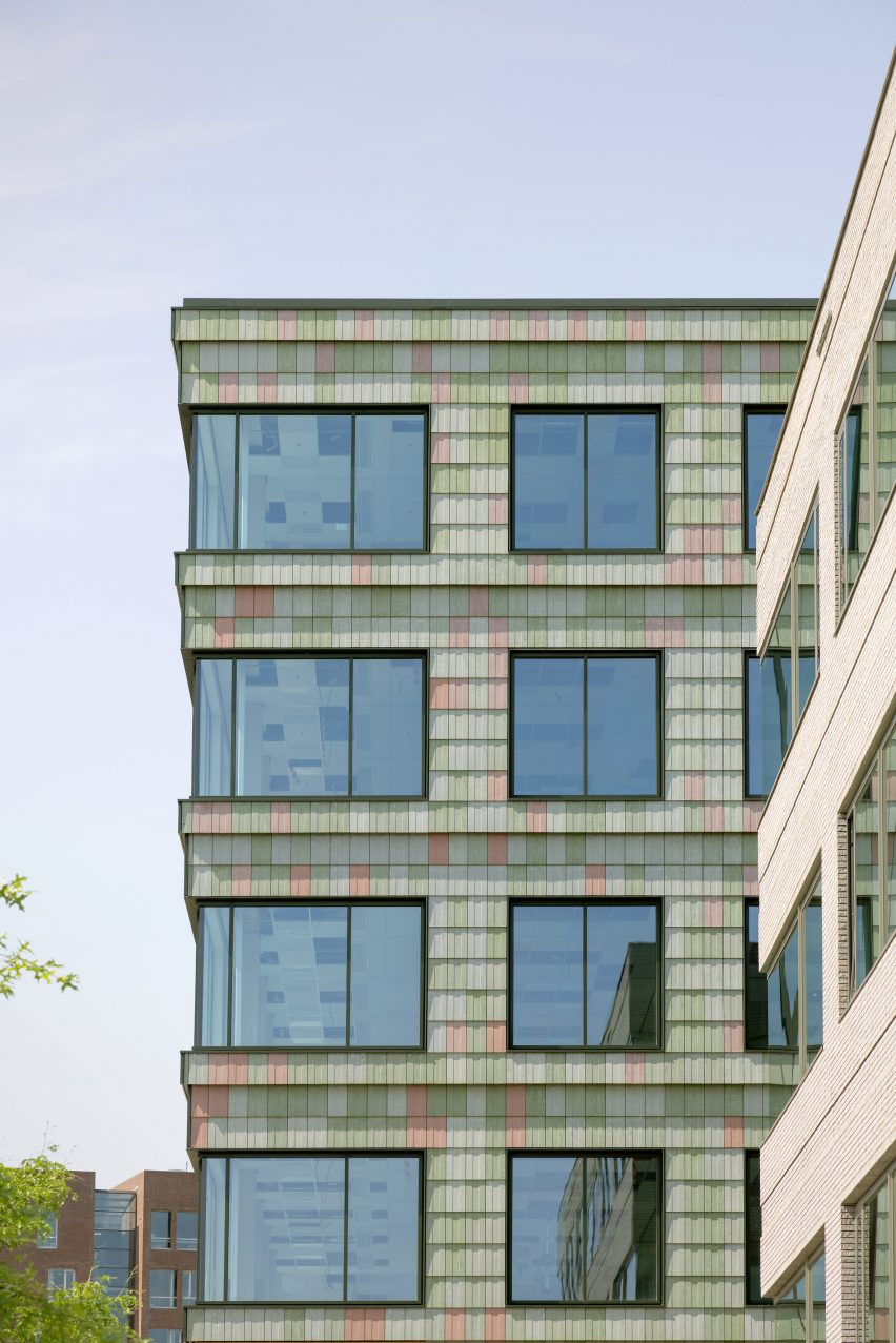 Plus Ultra III facade by Pretty Plastic