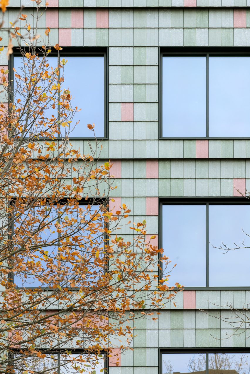 Plus Ultra III facade by Pretty Plastic