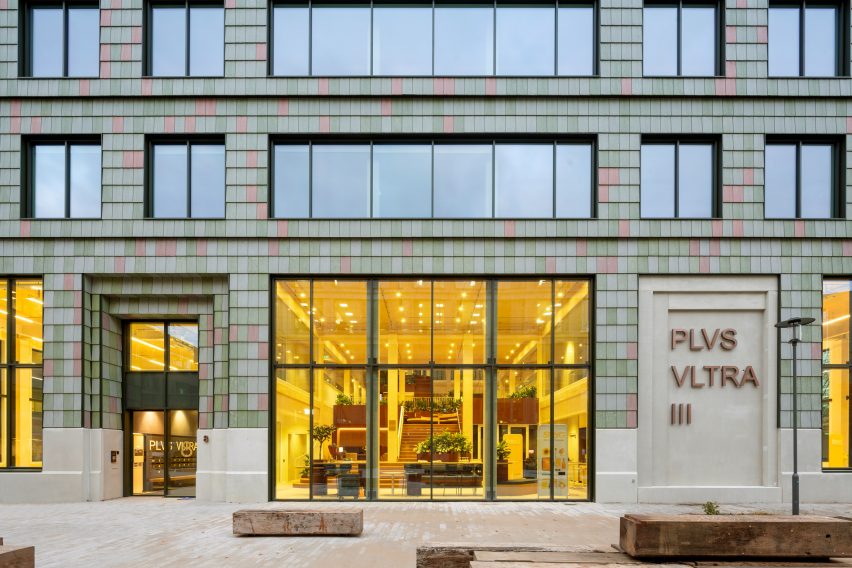 Plus Ultra III facade by Pretty Plastic