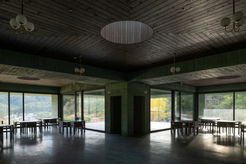 Oak ceilings in Überhaus restaurant in Les Jardins de Médongaule by Pezo von Ellrichshausen