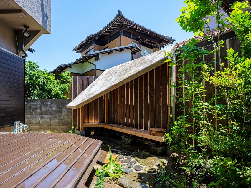 Sekiyuan tea room waiting area by Kurosawa Kawara-Ten