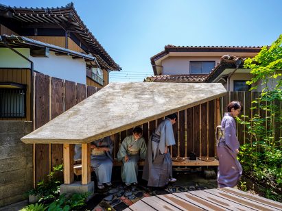 Sekiyuan tea room waiting area by Kurosawa Kawara-Ten