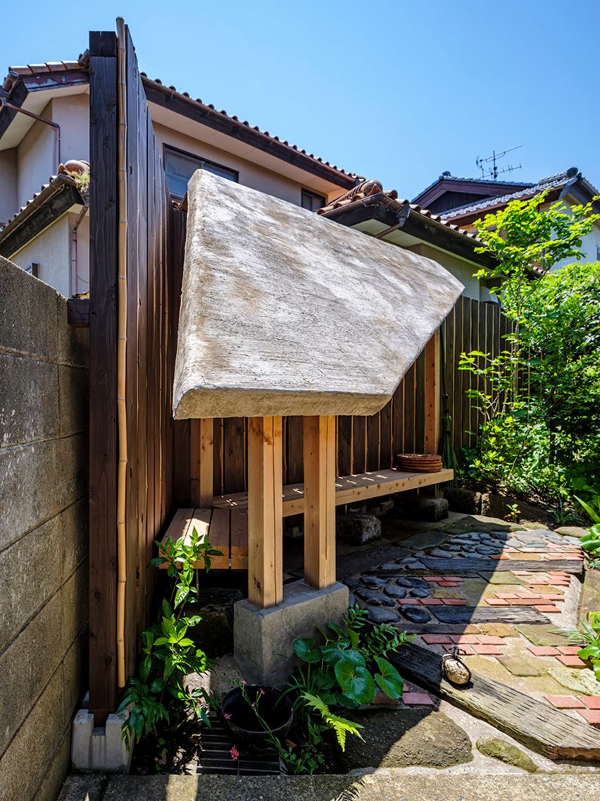 Sekiyuan tea room waiting area by Kurosawa Kawara-Ten