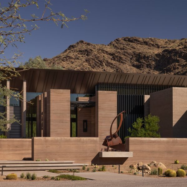 Desert Fairway Residence in Arizona by Kendle Design Collaborative