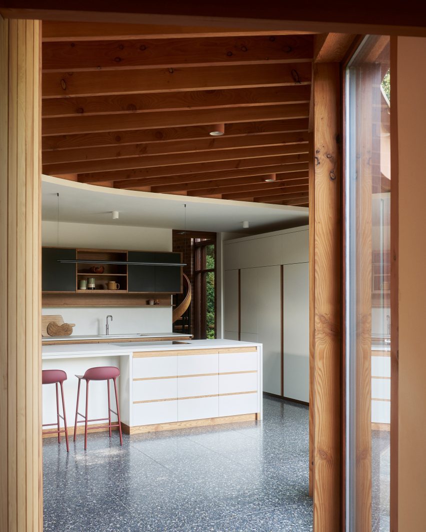 TH Residence by DeDraft