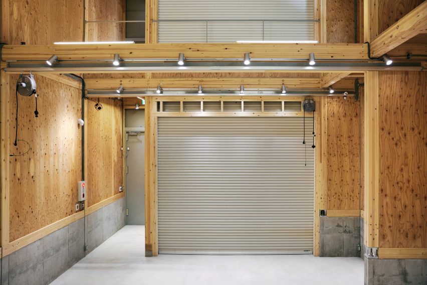 Uchida Shoten office by Schemata Architects