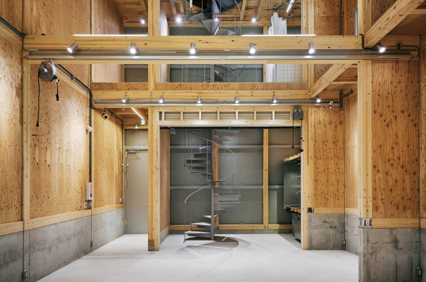 Uchida Shoten office by Schemata Architects