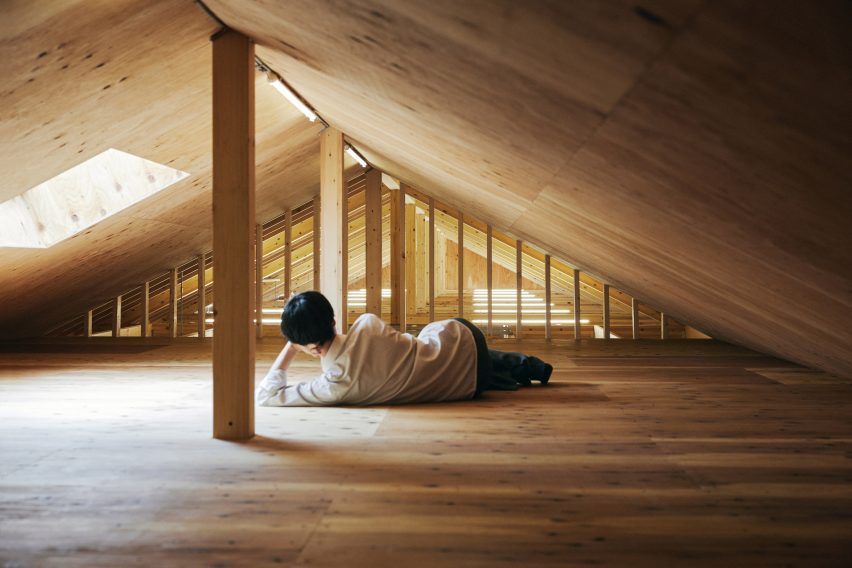 Uchida Shoten office by Schemata Architects