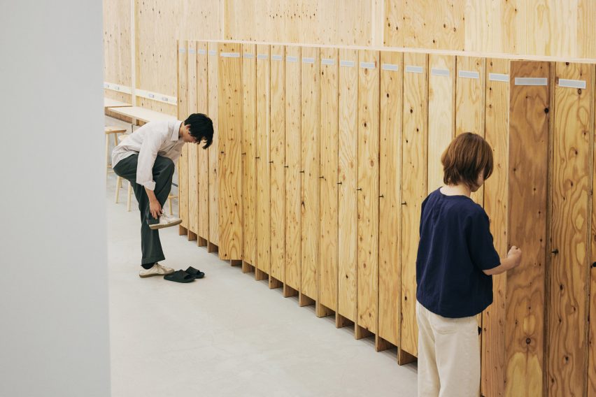 Uchida Shoten office by Schemata Architects