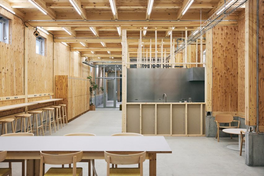 Uchida Shoten office by Schemata Architects
