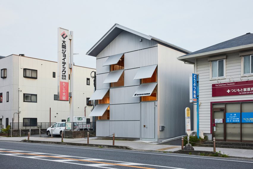 Uchida Shoten office by Schemata Architects