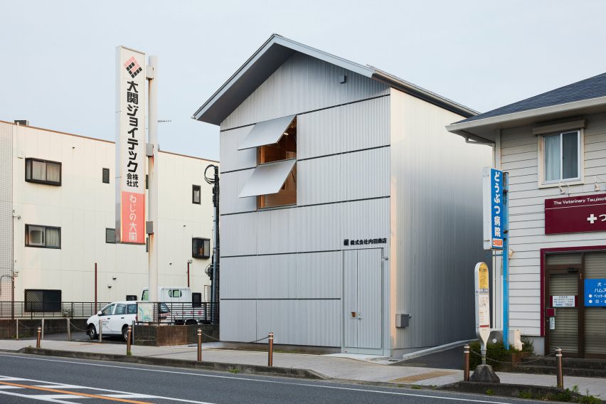 Uchida Shoten office by Schemata Architects
