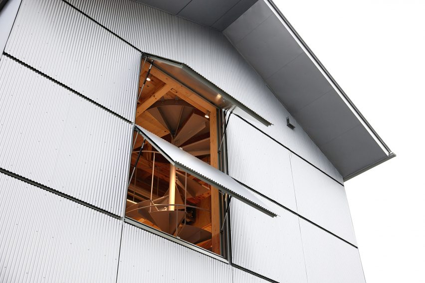 Uchida Shoten office by Schemata Architects