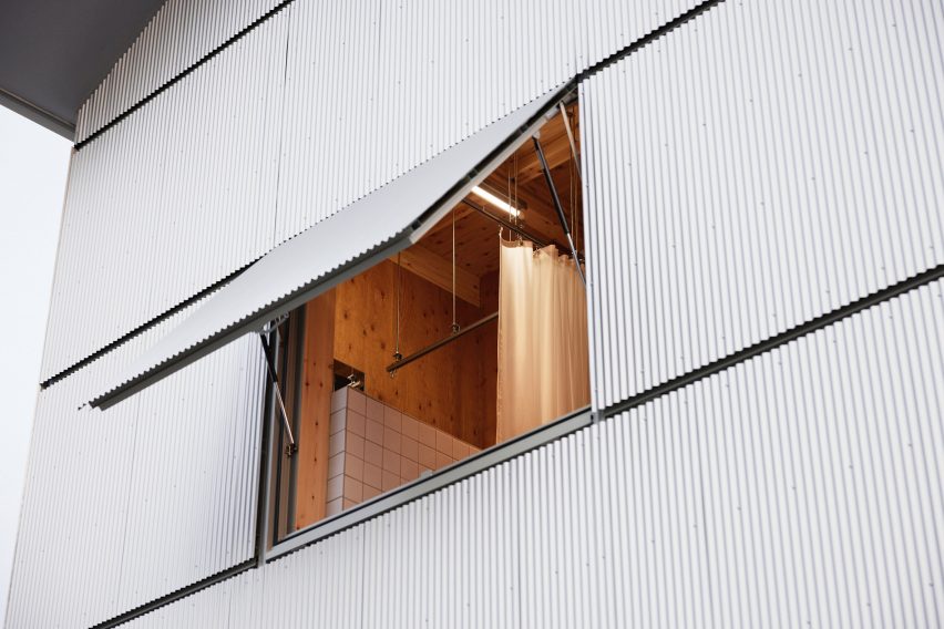 Uchida Shoten office by Schemata Architects