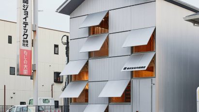 Metal-clad office in Fujisawa