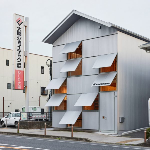 Metal-clad office in Fujisawa