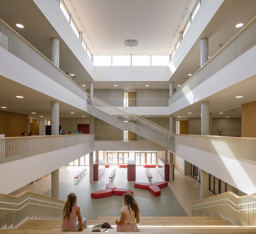 Vida Elementary School by Opočenský Valouch Architects