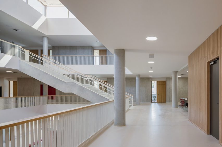 Vida Elementary School by Opočenský Valouch Architects