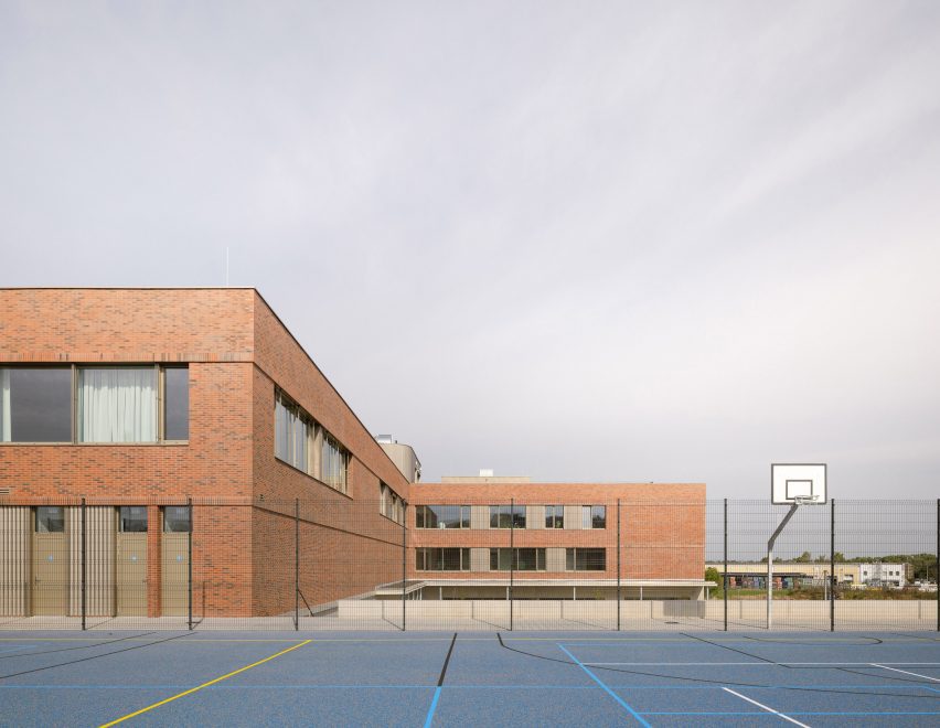 Vida Elementary School by Opočenský Valouch Architects