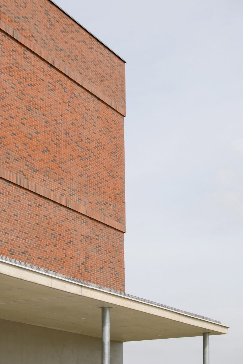Vida Elementary School by Opočenský Valouch Architects