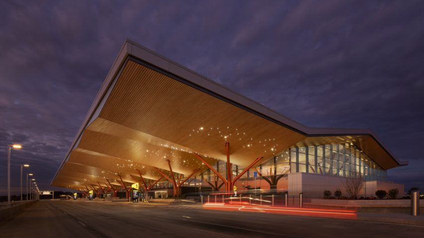 https://staging-2026.dezeen.com/2024/01/12/aecom-luis-vidal-boston-logan-airport-terminal-red-roof/