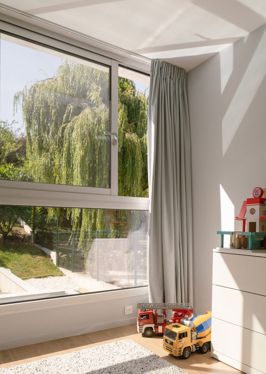 Window in 2in1 Houses at Noisy-le-Sec by MXarchitecture