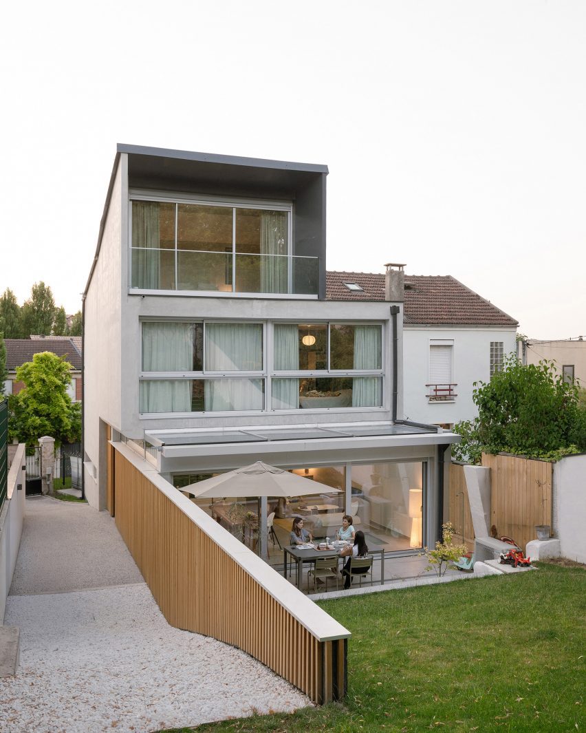 Garden facade of 2in1 Houses at Noisy-le-Sec by MXarchitecture