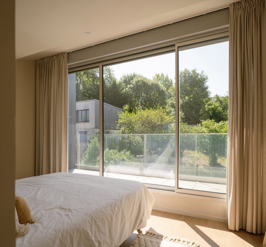 Bedroom in 2in1 Houses at Noisy-le-Sec by MXarchitecture