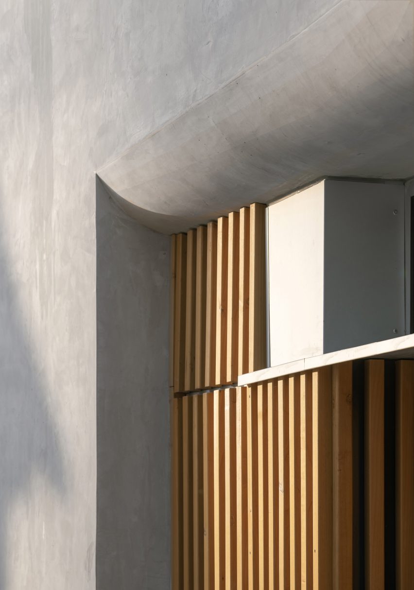 Curve in concrete