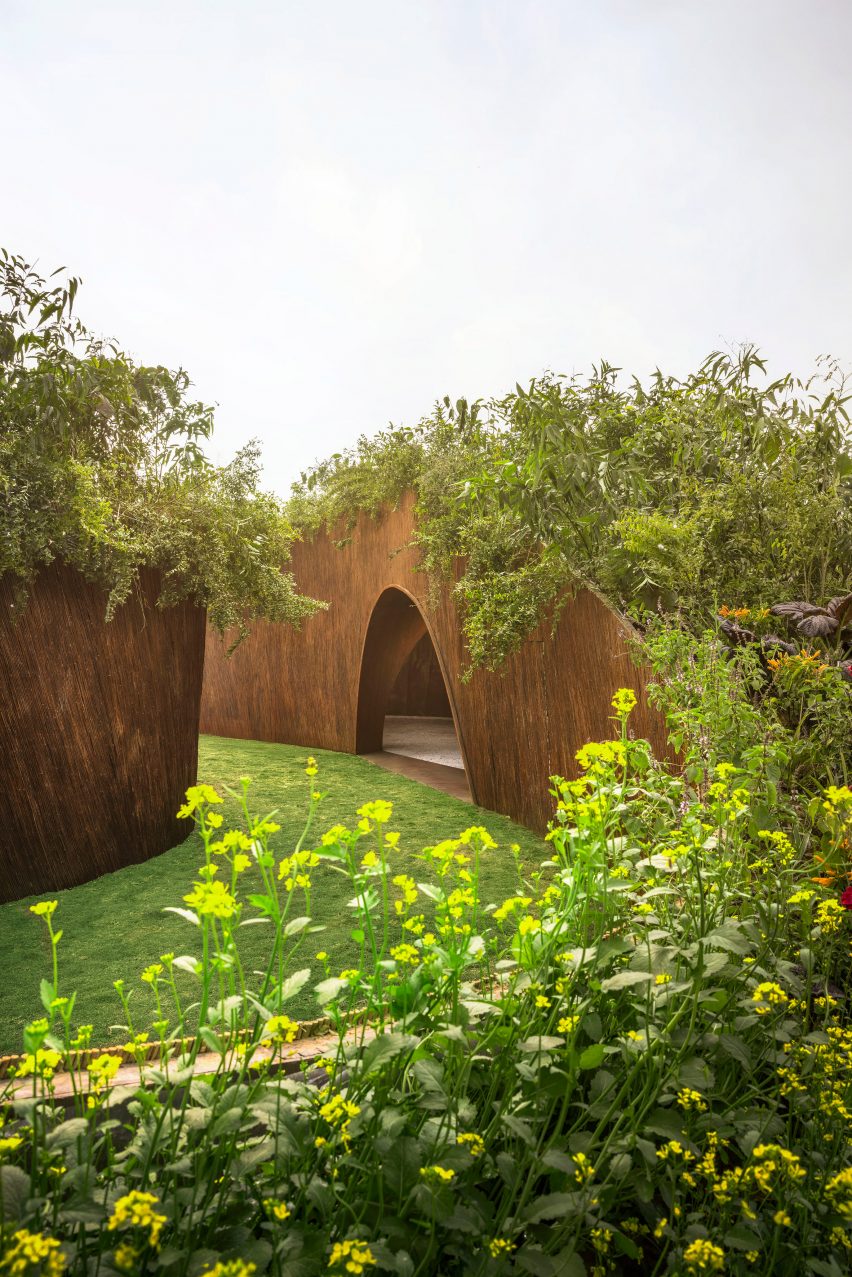 Pavilion in New Delhi with a green roof