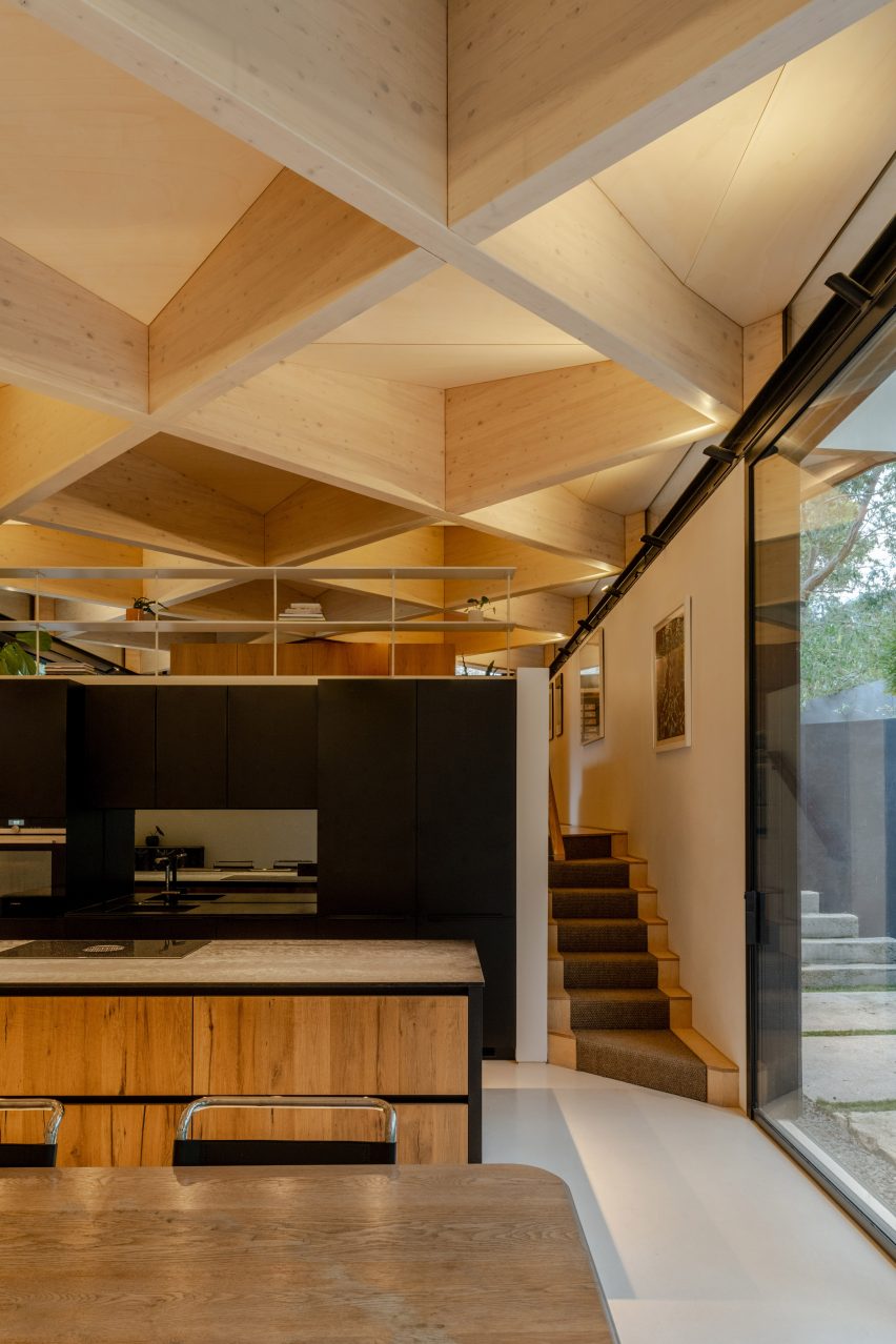Kitchen with exposed timber diagrid roof in Arbour House by Andrei Saltykov