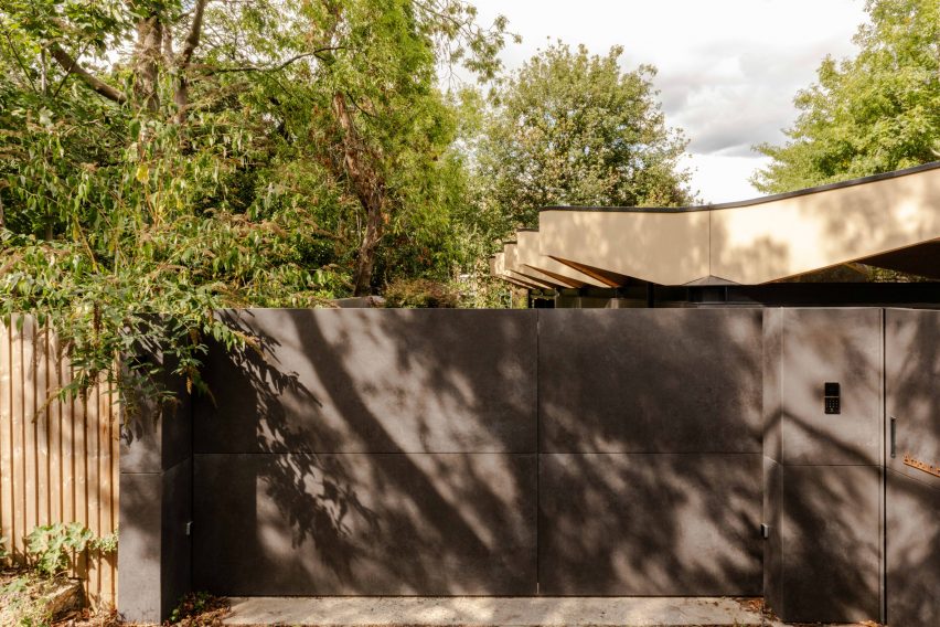 Walls of Arbour House by Andrei Saltykov