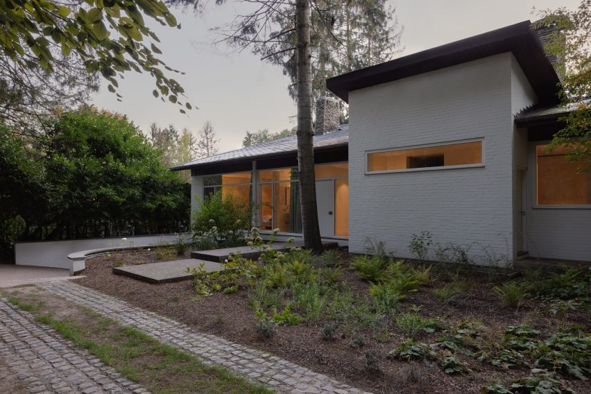 Entrance to Bungalow Sint-Martens-Latem by Decancq Vercruysse