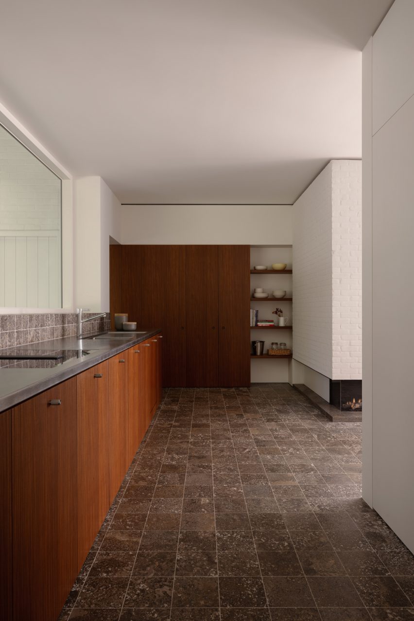 Kitchen in Bungalow Sint-Martens-Latem by Decancq Vercruysse