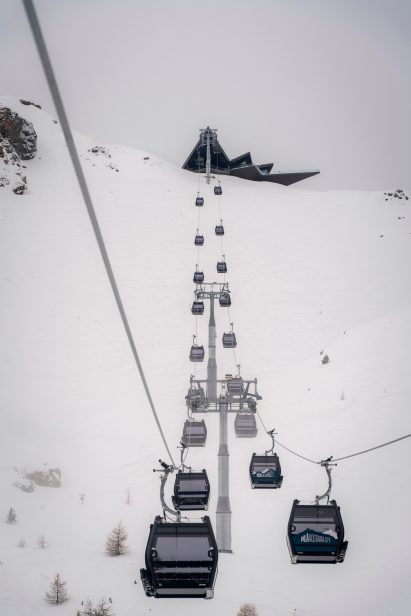 Cable car in the Asota Valley