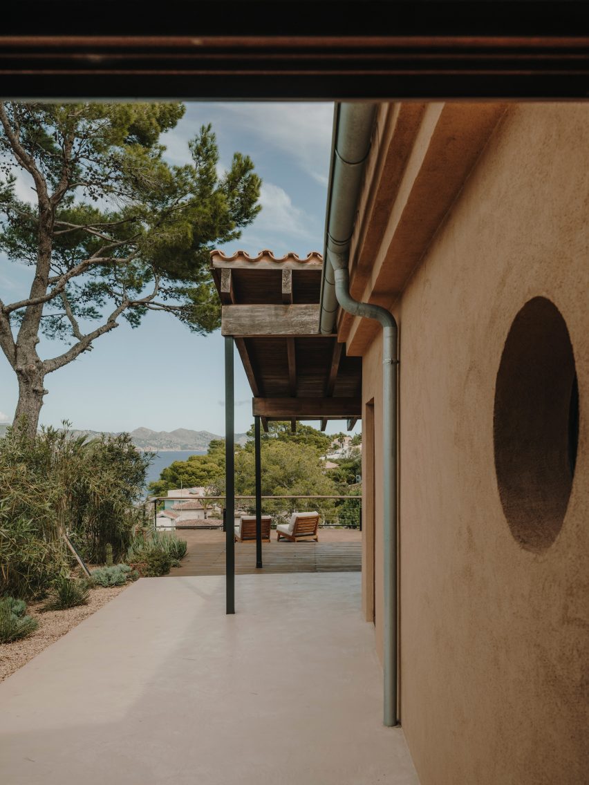 Casa da Praia holiday home in Mallorca, designed by Holzrausch